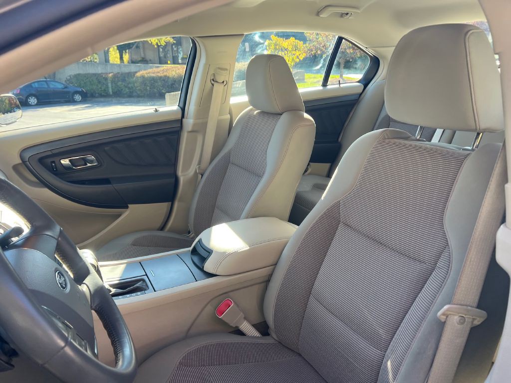 2011 Ford Taurus Image 21