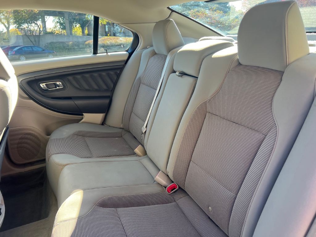2011 Ford Taurus Image 22