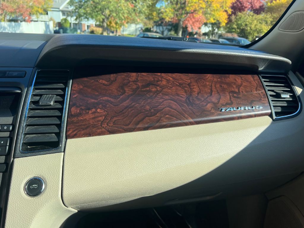 2011 Ford Taurus Image 26