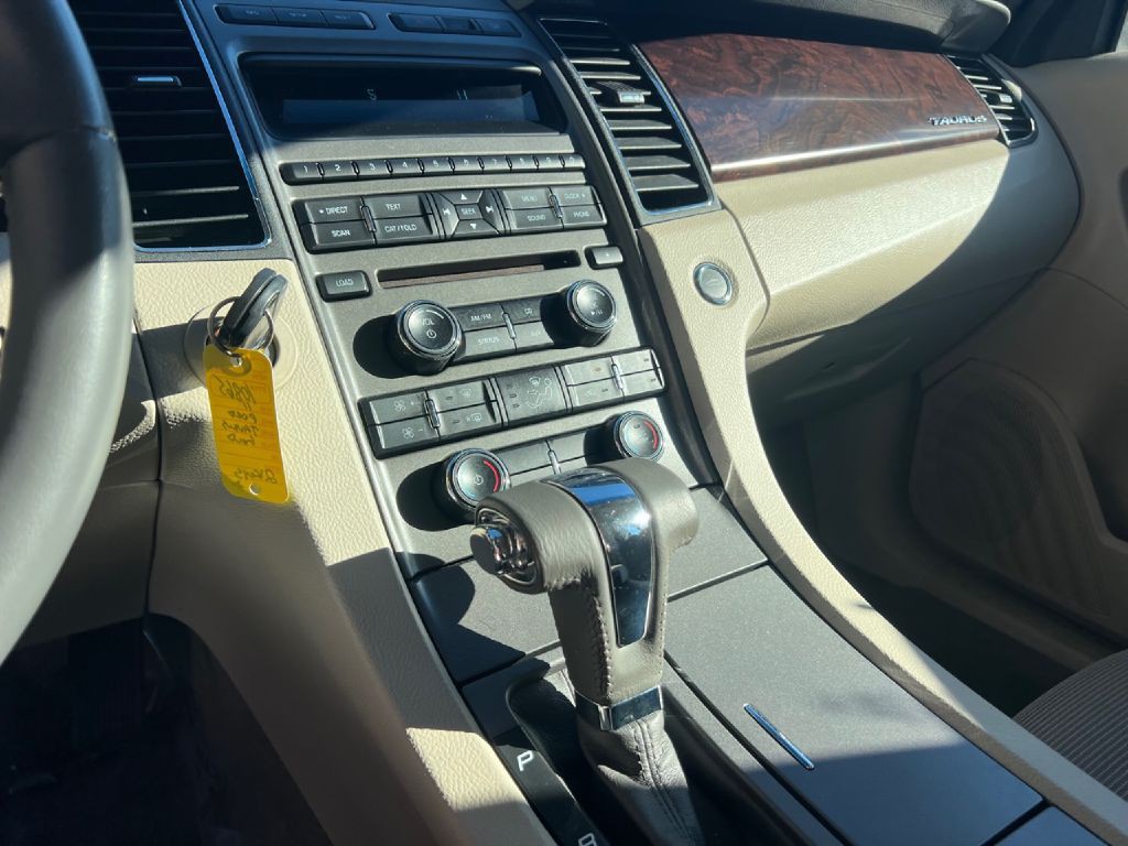 2011 Ford Taurus Image 27