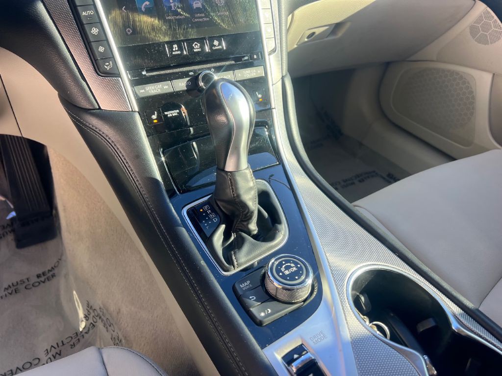 2015 INFINITI Q50 Image 15