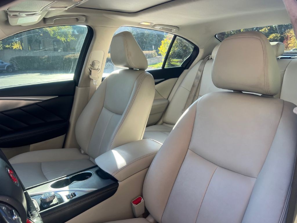 2015 INFINITI Q50 Image 16