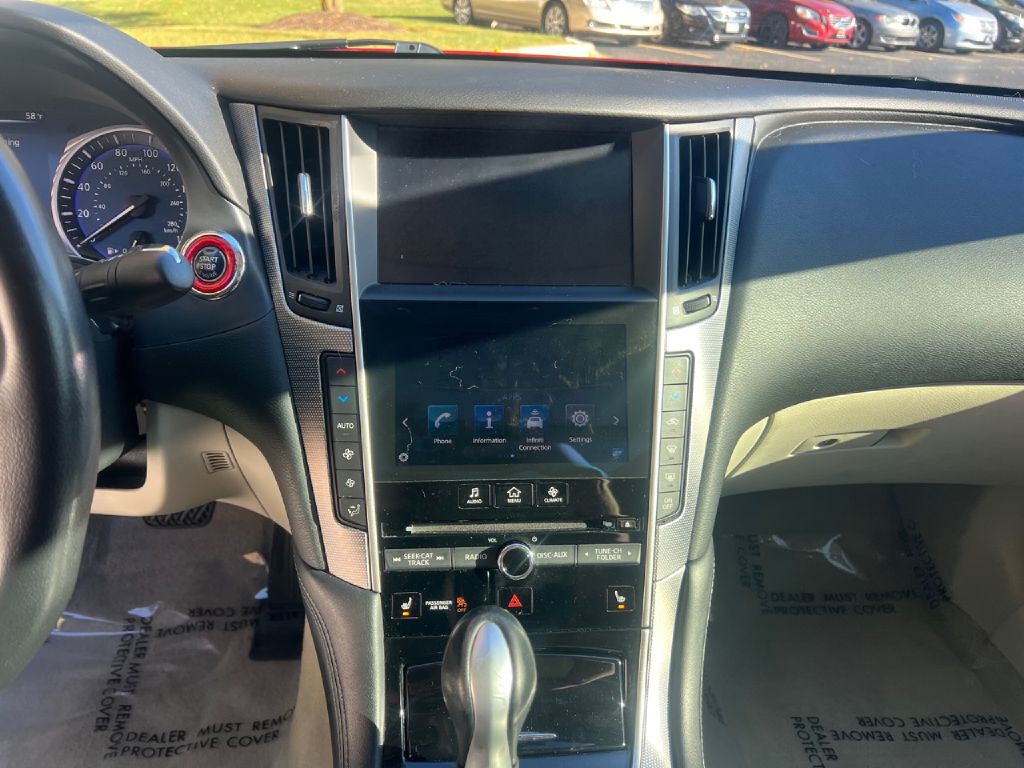 2015 INFINITI Q50 Image 18