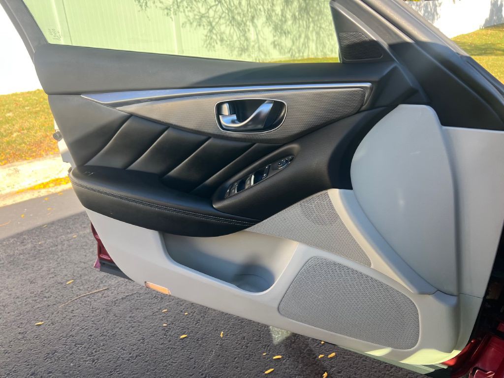 2015 INFINITI Q50 Image 23