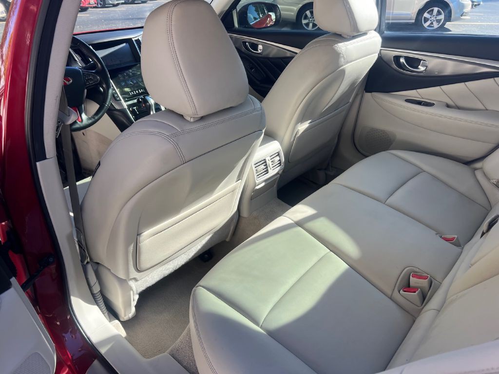 2015 INFINITI Q50 Image 25