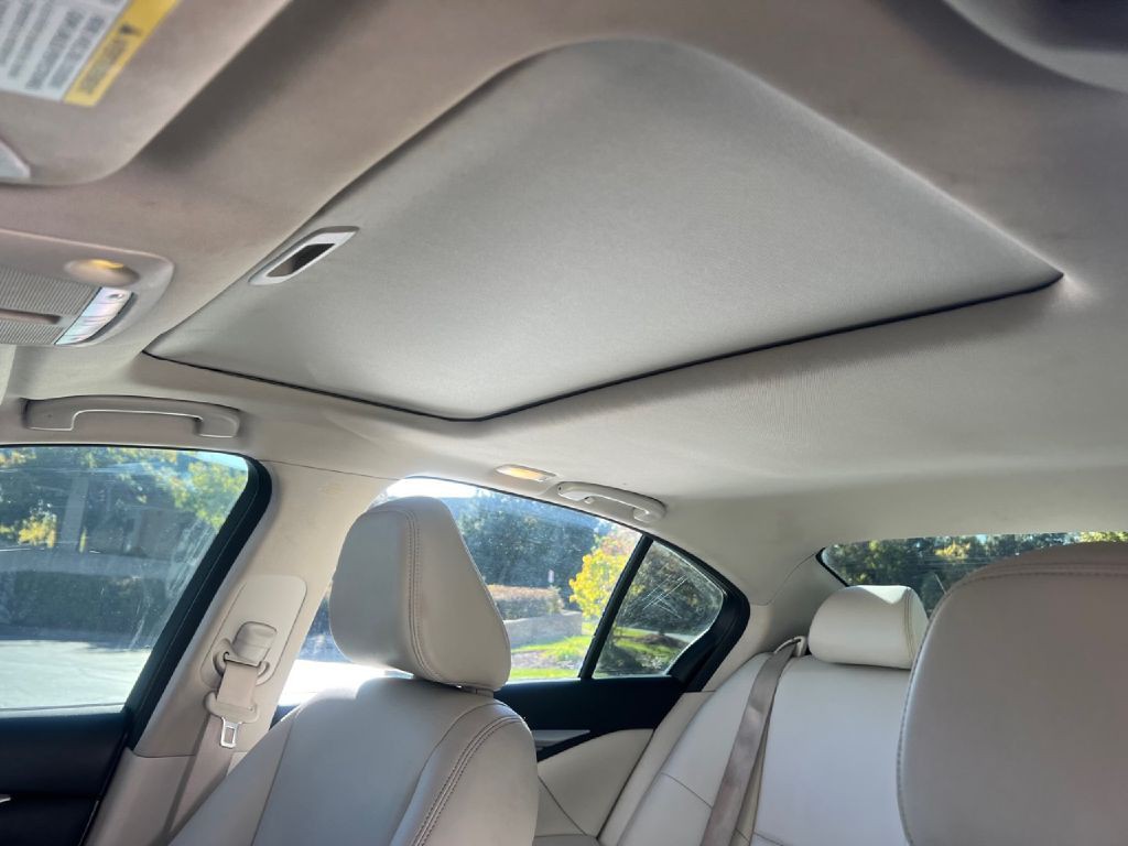 2015 INFINITI Q50 Image 27