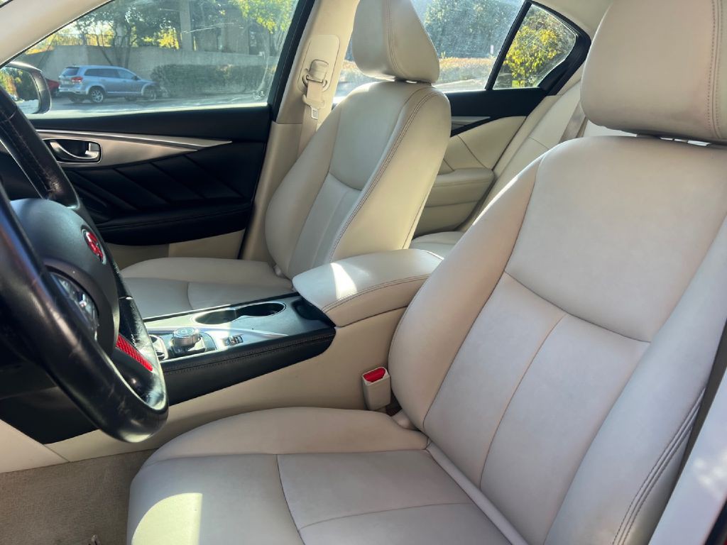 2015 INFINITI Q50 Image 28