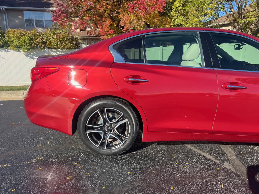 2015 INFINITI Q50 Image 39