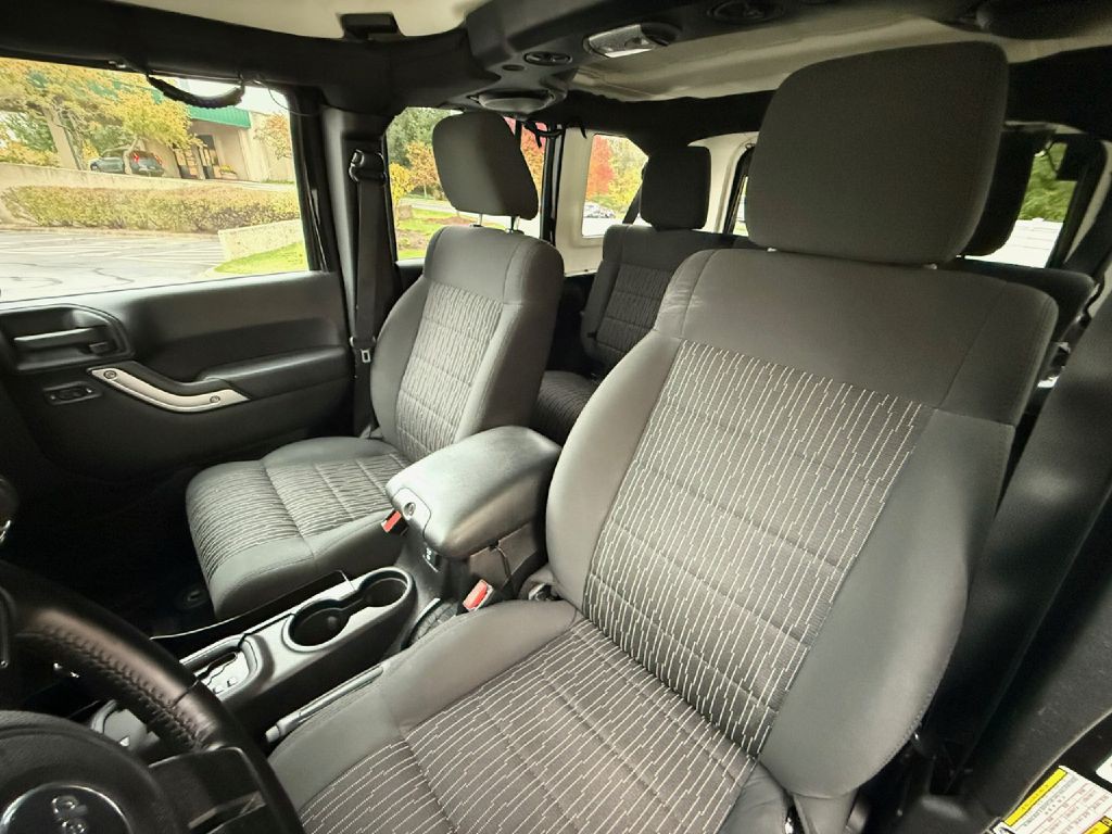2011 Jeep Wrangler Unlimited Image 15