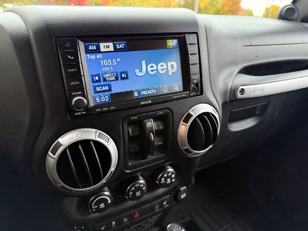 2011 Jeep Wrangler Unlimited Image 17