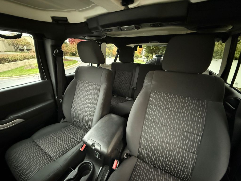 2011 Jeep Wrangler Unlimited Image 20