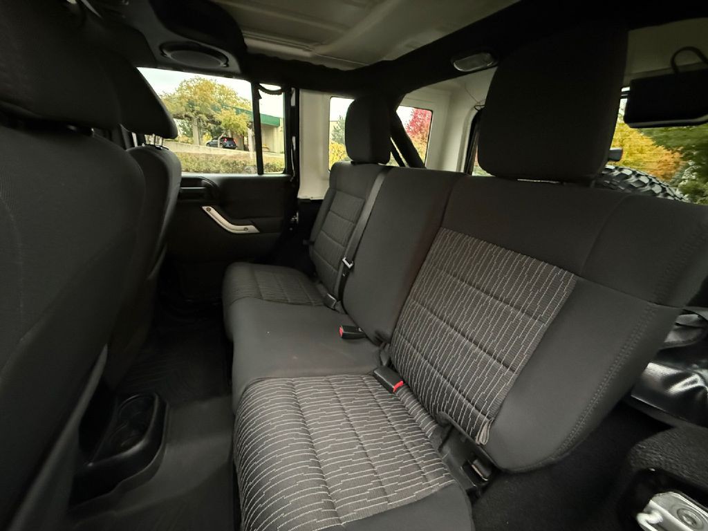 2011 Jeep Wrangler Unlimited Image 21