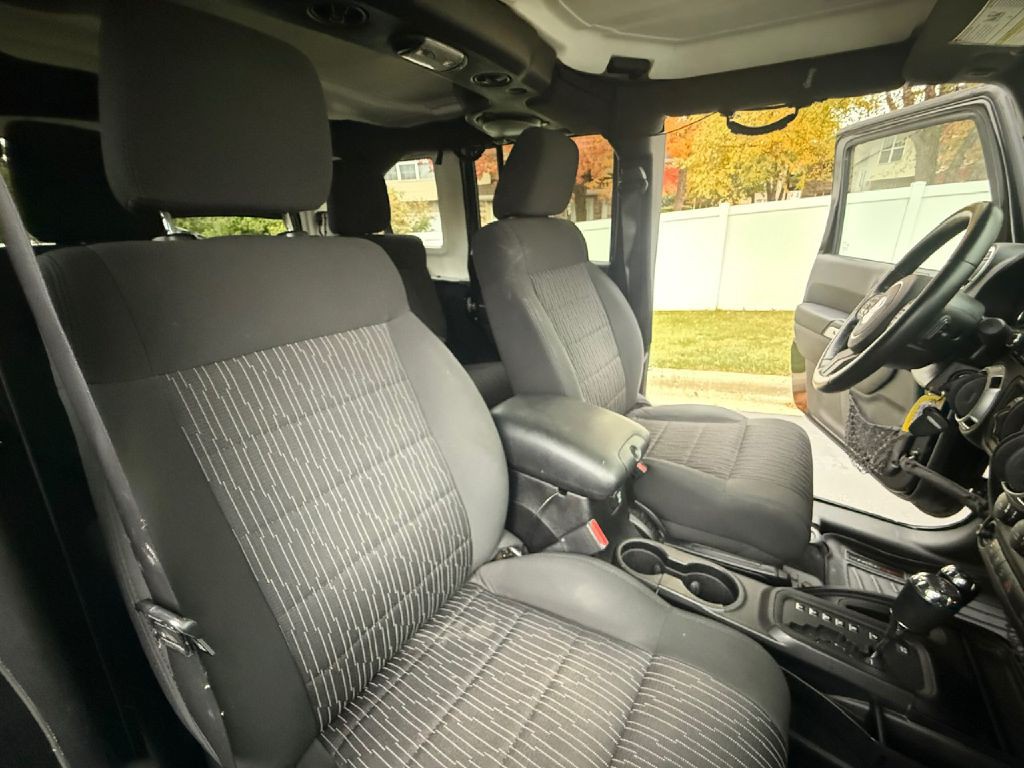 2011 Jeep Wrangler Unlimited Image 24