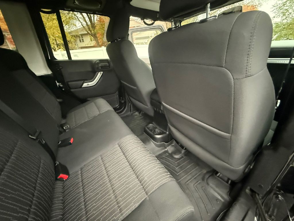 2011 Jeep Wrangler Unlimited Image 25
