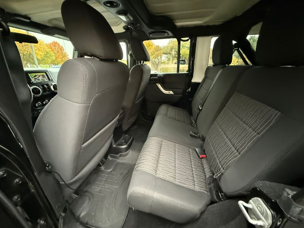 2011 Jeep Wrangler Unlimited Image 27