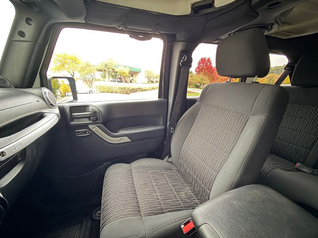 2011 Jeep Wrangler Unlimited Image 29