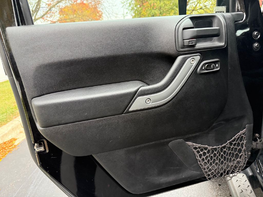 2011 Jeep Wrangler Unlimited Image 32