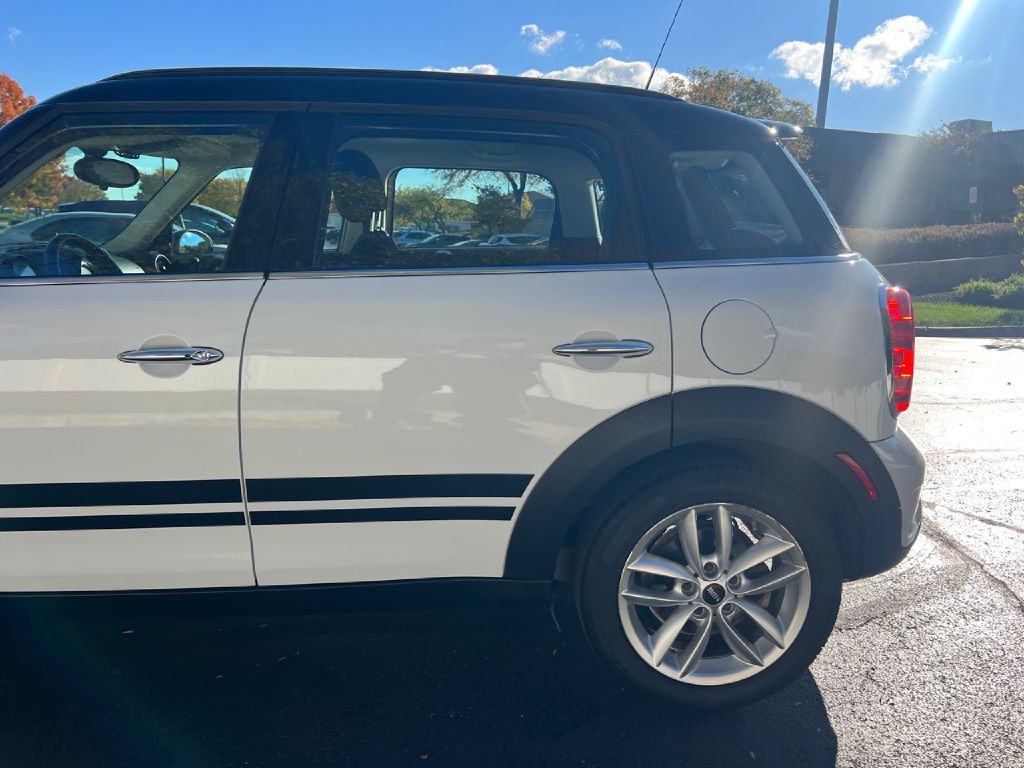 2014 MINI Cooper Image 17