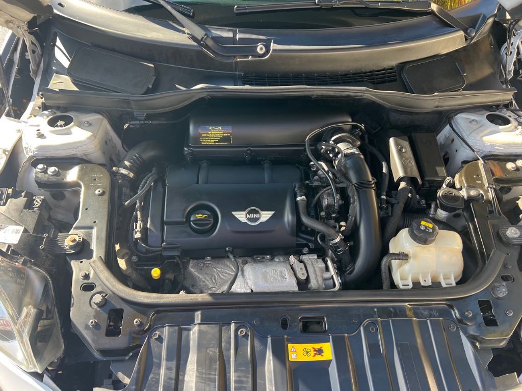 2014 MINI Cooper Image 24