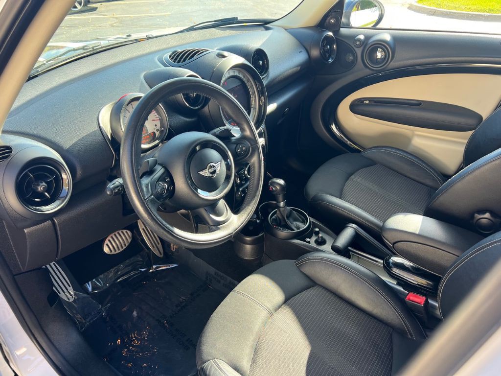 2014 MINI Cooper Image 25