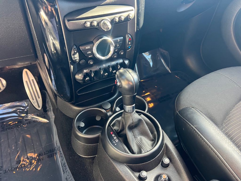 2014 MINI Cooper Image 28