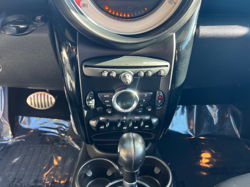2014 MINI Cooper Image 30
