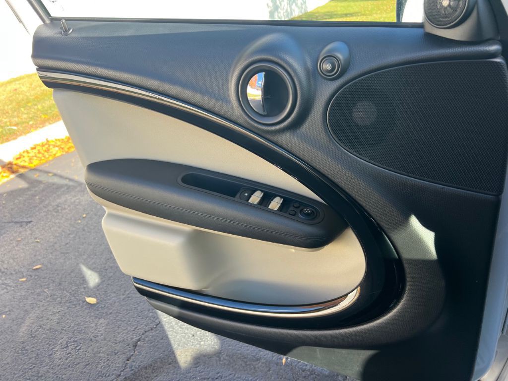 2014 MINI Cooper Image 32