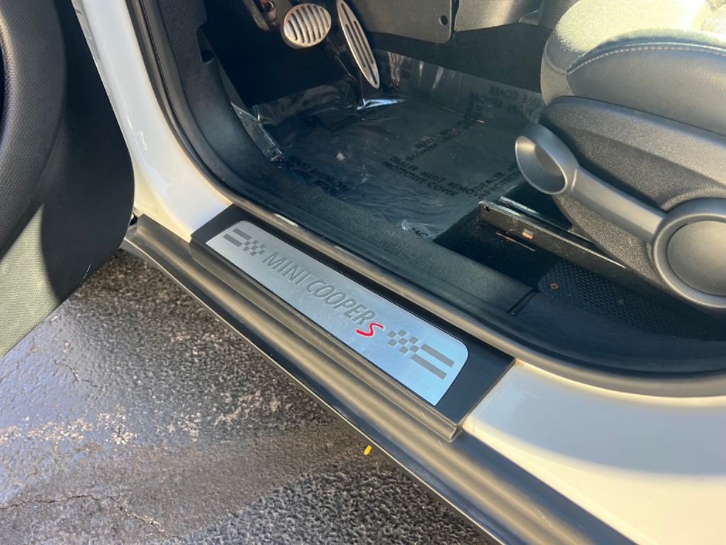 2014 MINI Cooper Image 42
