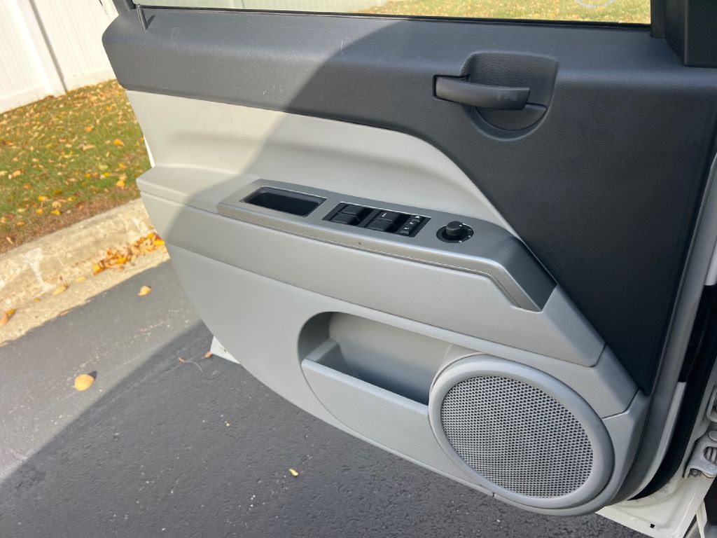 2007 Jeep Compass Image 32