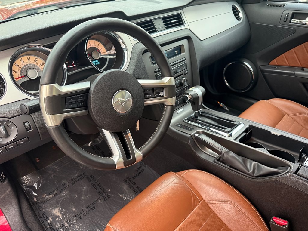 2010 Ford Mustang Image 14