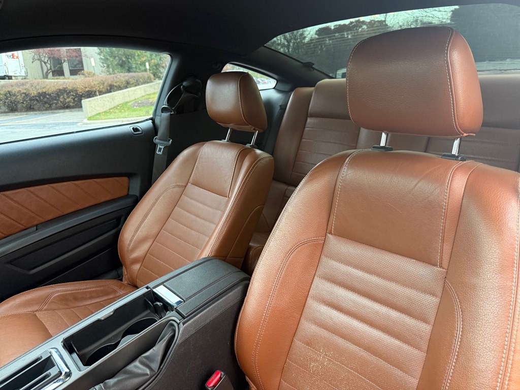 2010 Ford Mustang Image 17