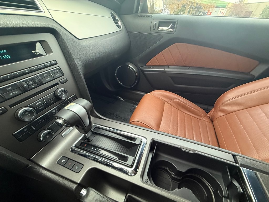 2010 Ford Mustang Image 19