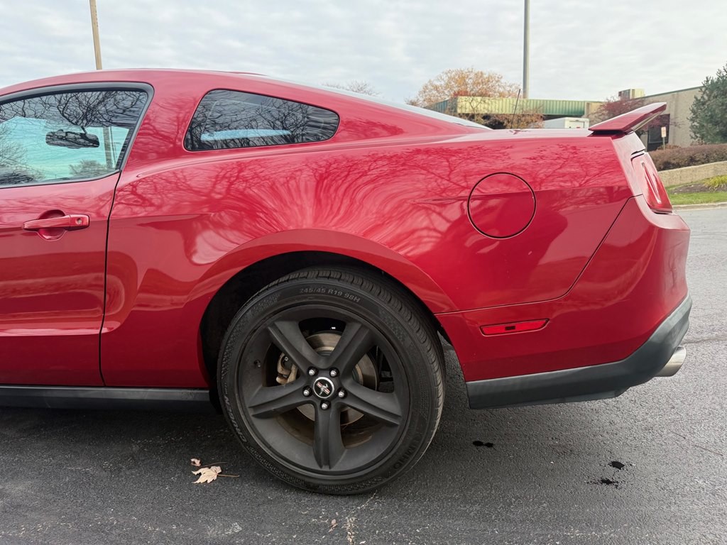 2010 Ford Mustang Image 28