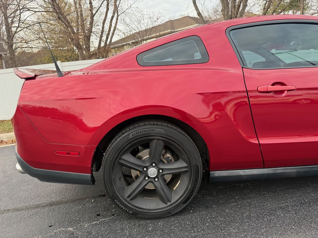 2010 Ford Mustang Image 30