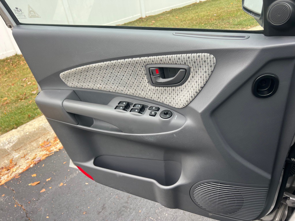 2005 Hyundai Tucson Image 28