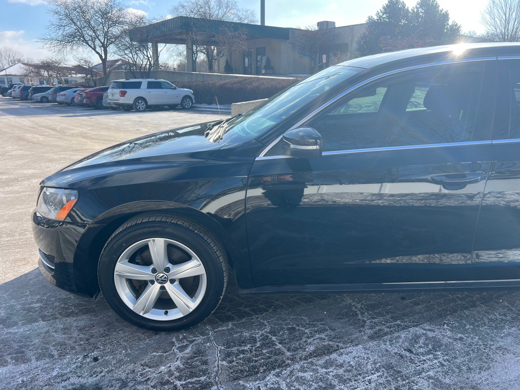 2013 Volkswagen Passat Image 14