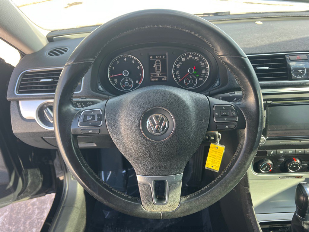 2013 Volkswagen Passat Image 26