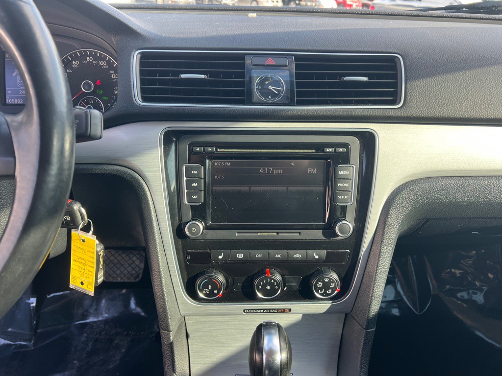 2013 Volkswagen Passat Image 27