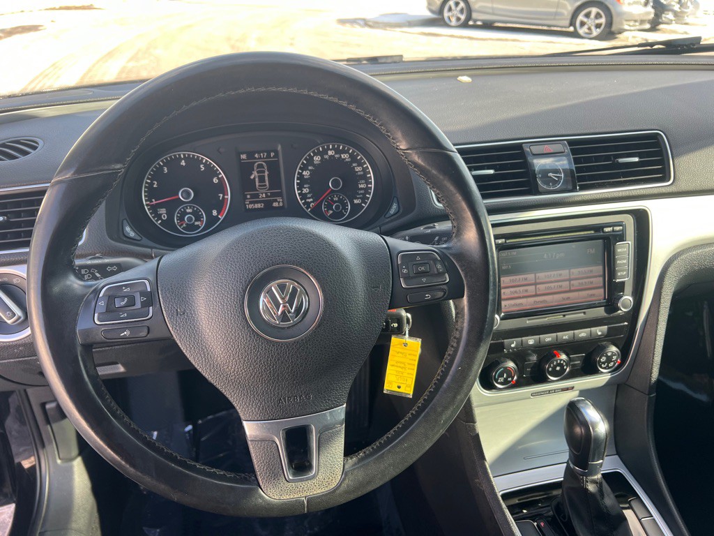 2013 Volkswagen Passat Image 29