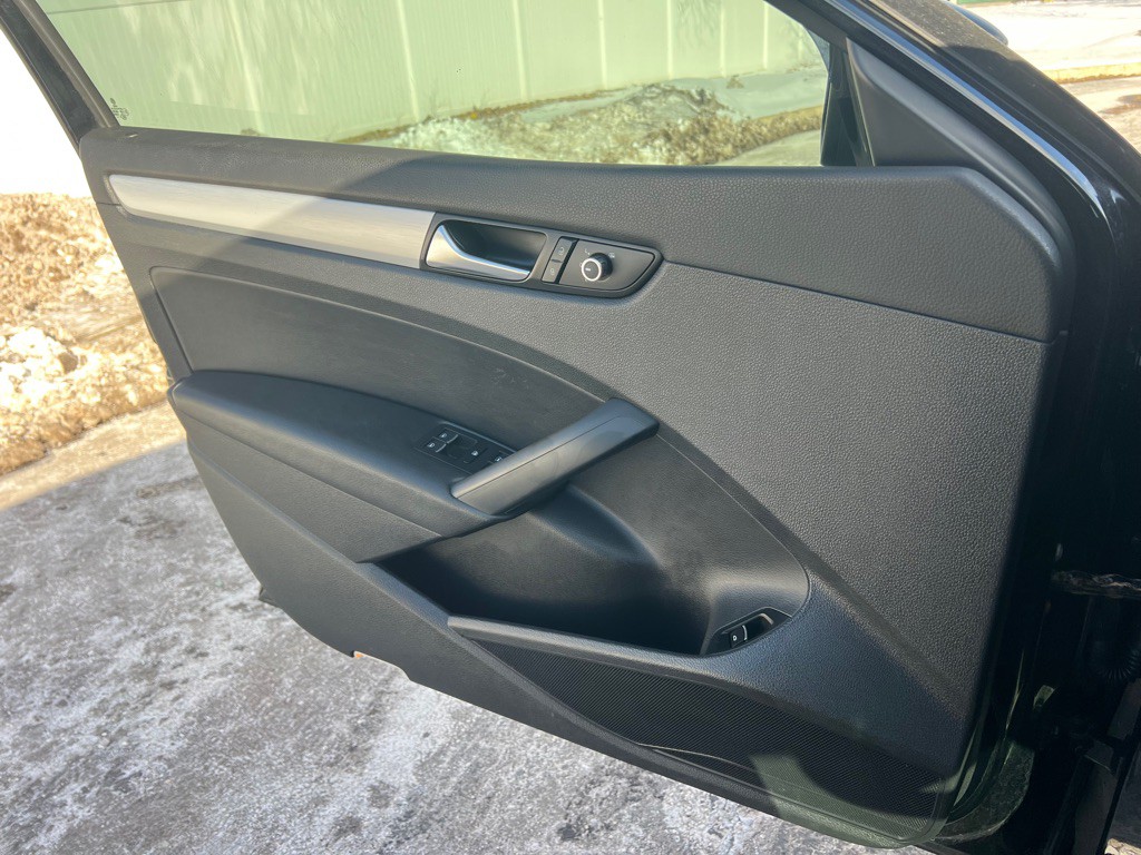 2013 Volkswagen Passat Image 31