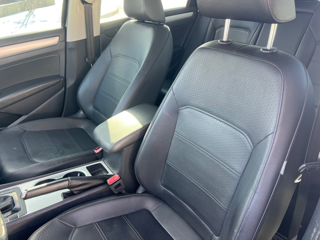 2013 Volkswagen Passat Image 35