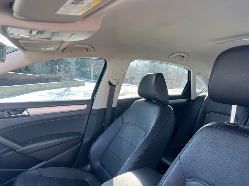 2013 Volkswagen Passat Image 37
