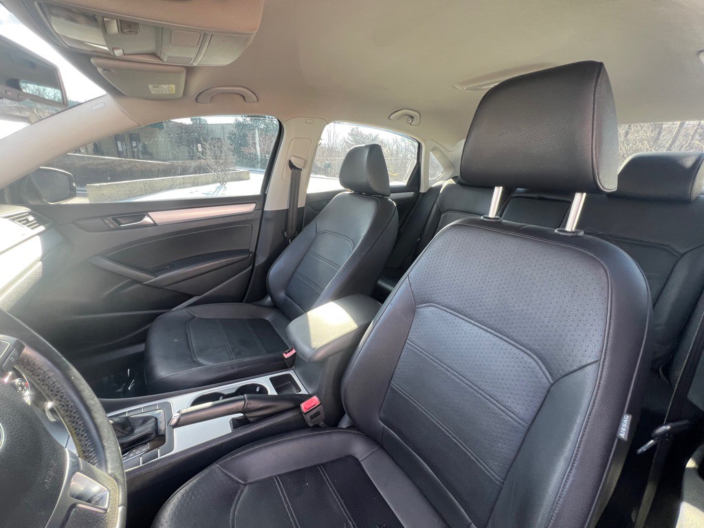 2013 Volkswagen Passat Image 38