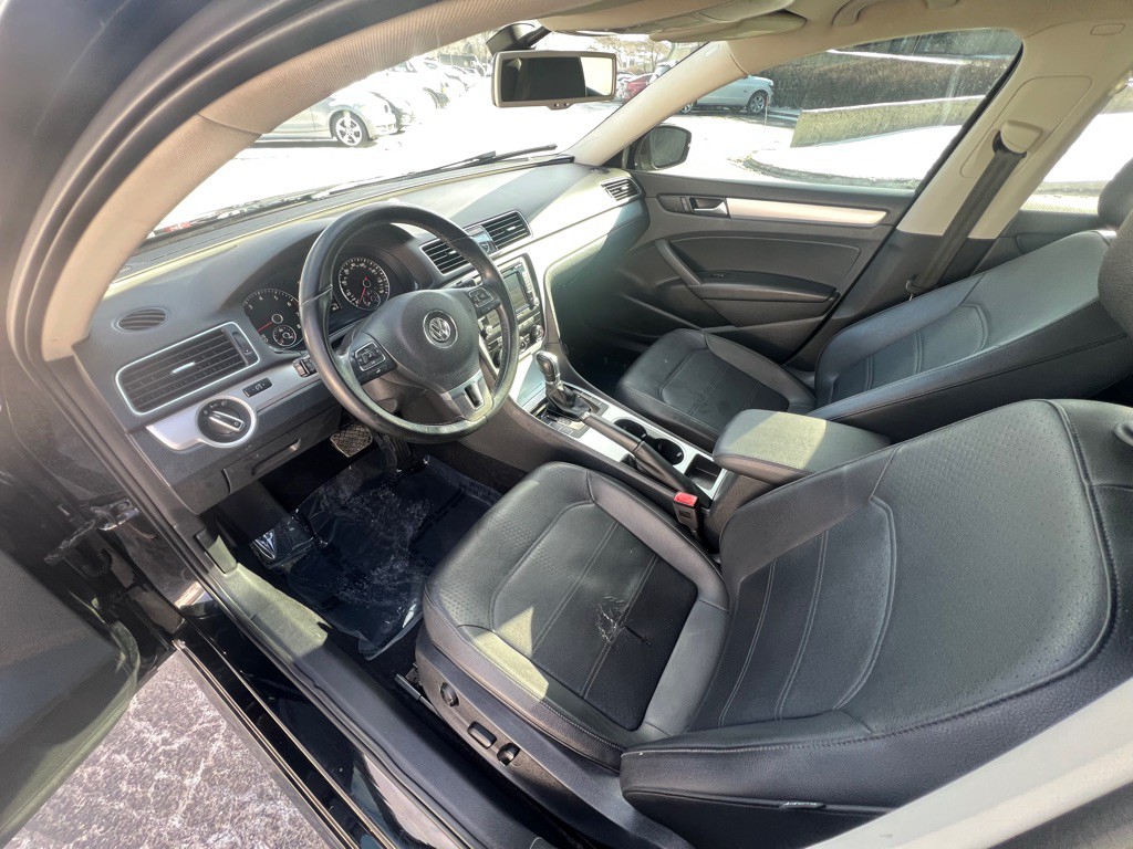 2013 Volkswagen Passat Image 39