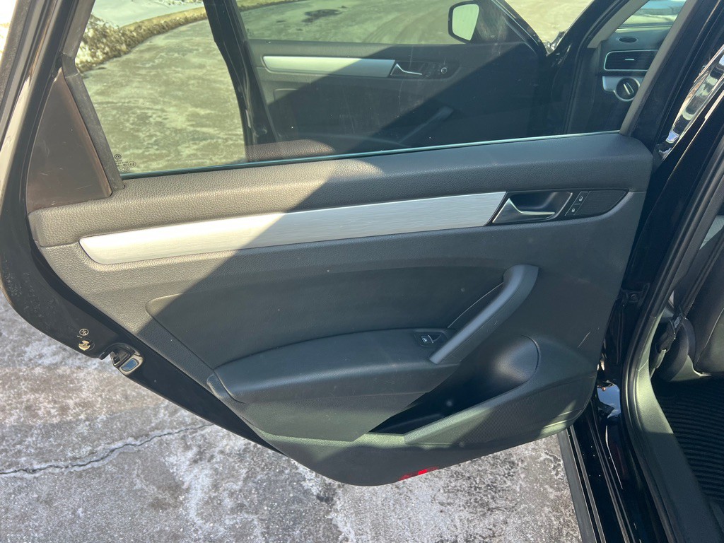 2013 Volkswagen Passat Image 40