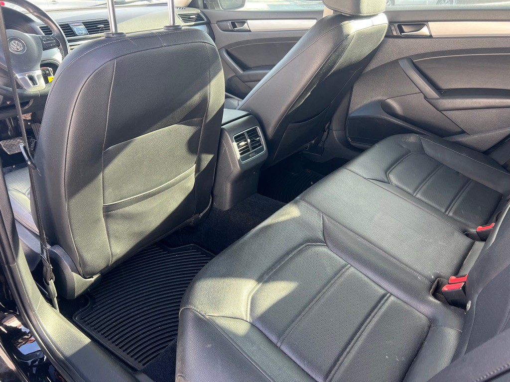 2013 Volkswagen Passat Image 41