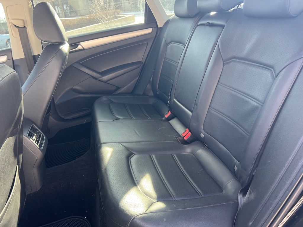 2013 Volkswagen Passat Image 44