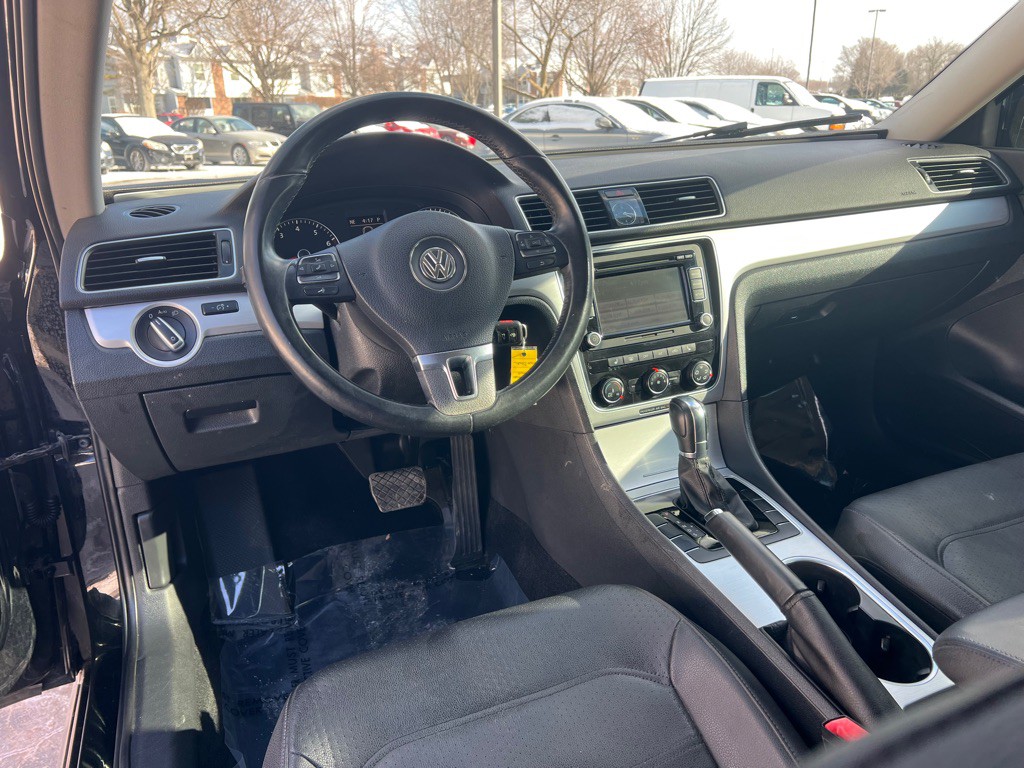 2013 Volkswagen Passat Image 48