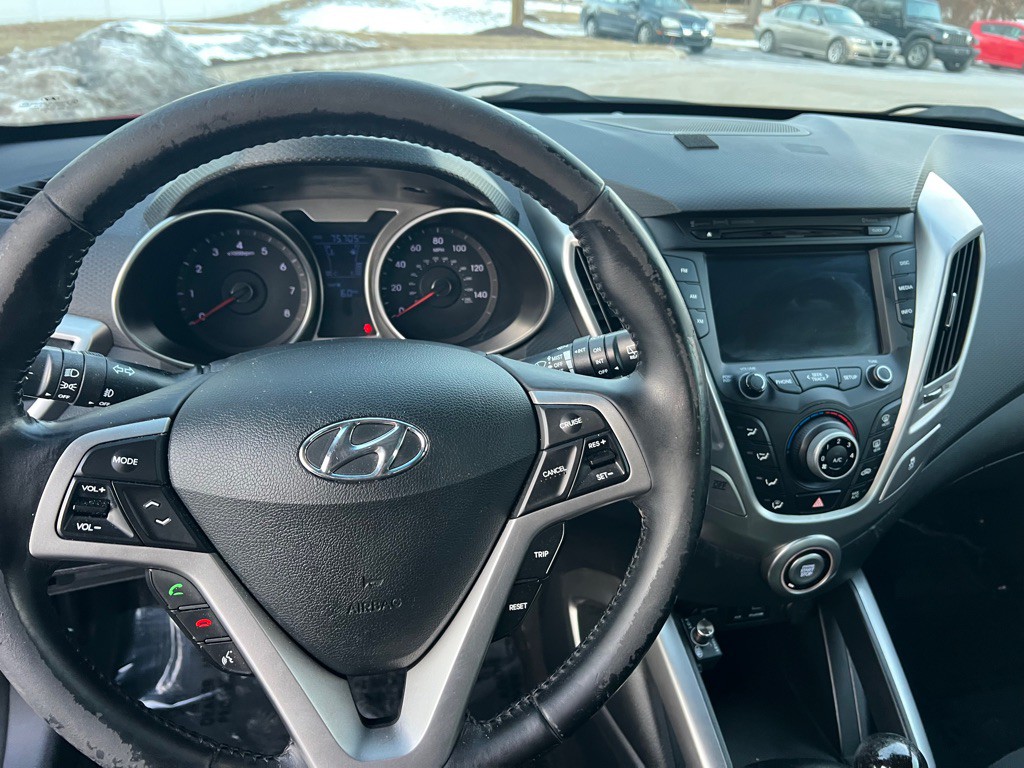 2013 Hyundai Veloster Image 30