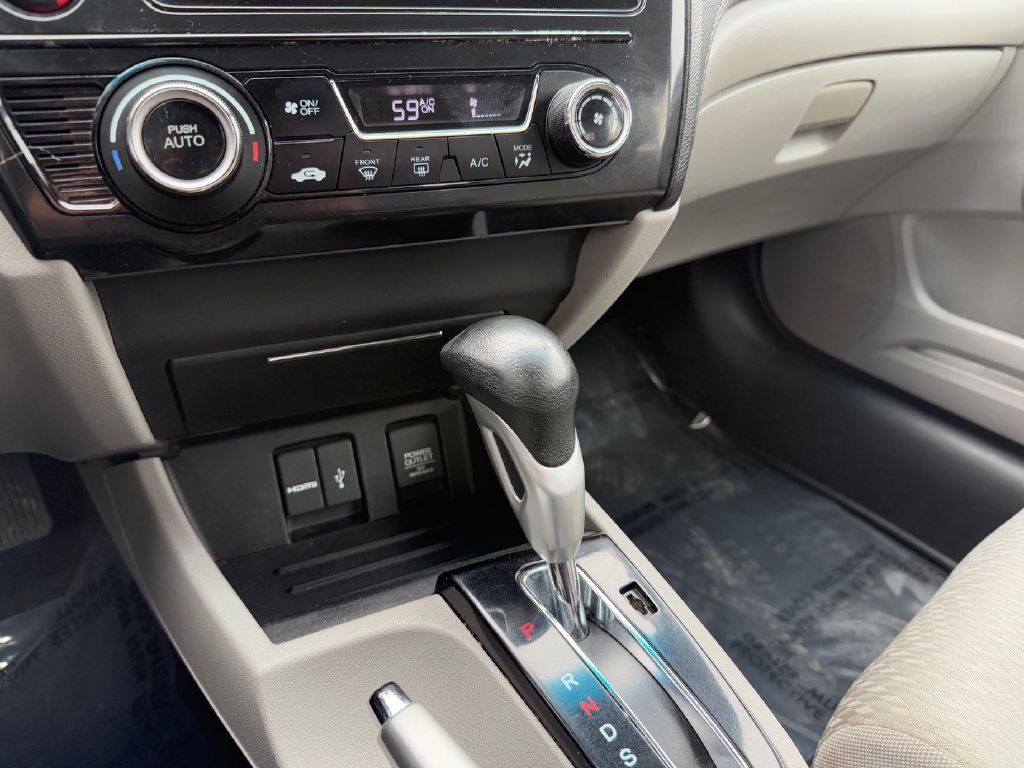 2015 Honda Civic Image 17